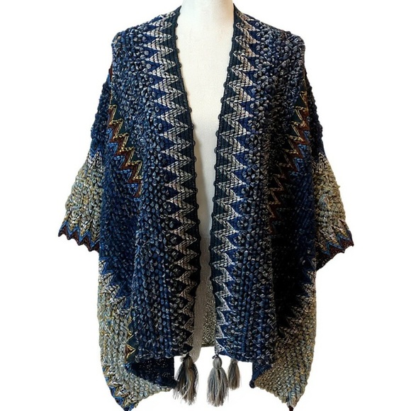 NWOT Bohemian Knit Tasseled Poncho Cardigan Sweater Oversized. - Picture 3 of 13
